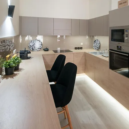 Paulay Deluxe By Corall